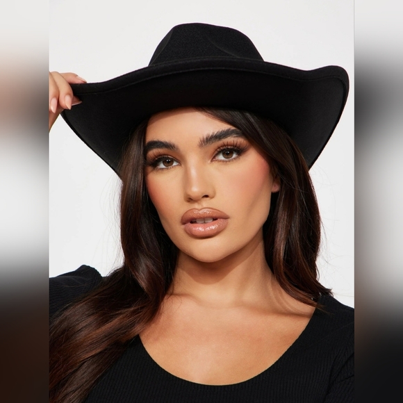 Cowgirl Hat Black with Rhinestone Details - Picture 3 of 8